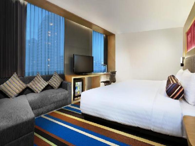 URBAN ROOM